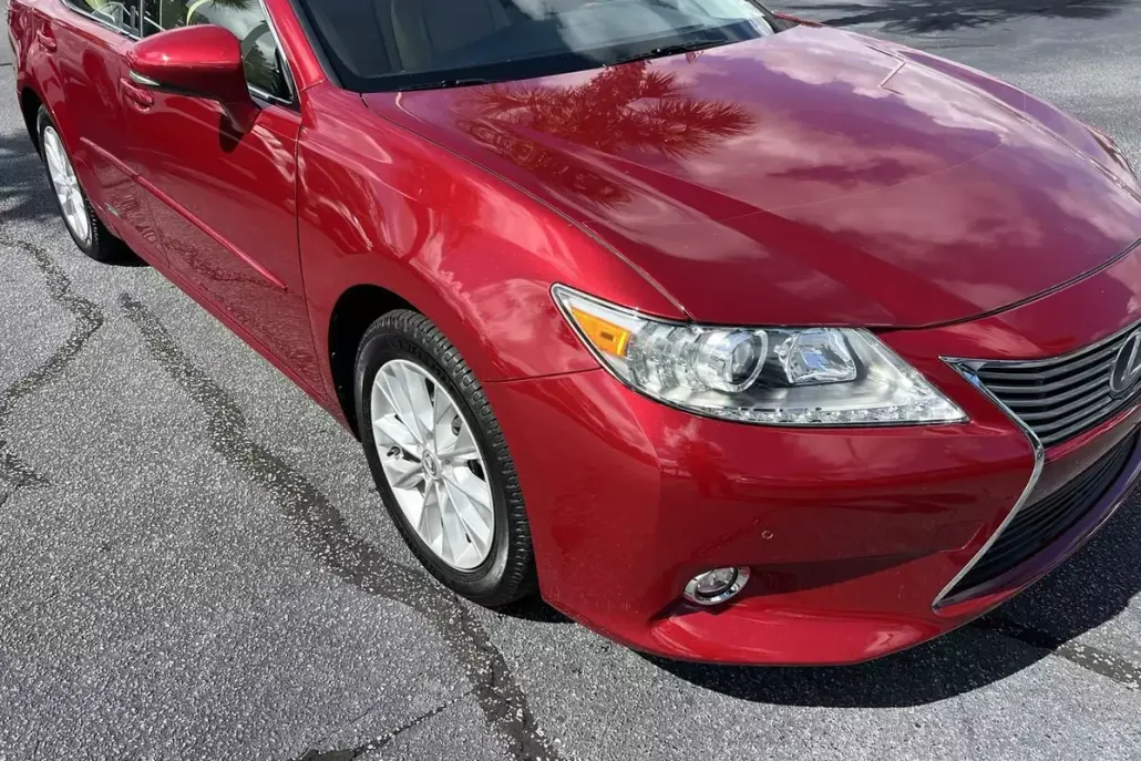 2014 Lexus ES 300h photo 1