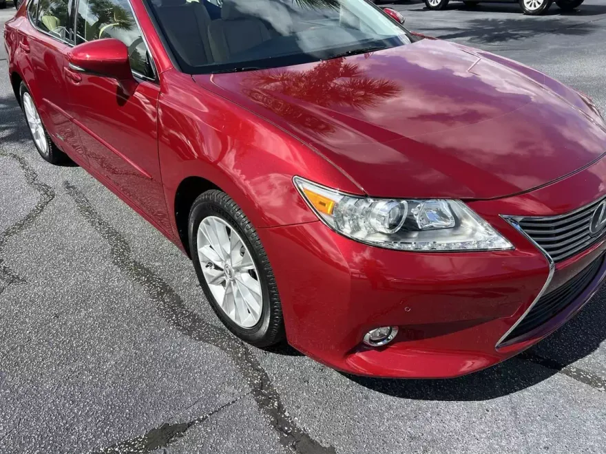 2014 Lexus ES 300h photo 1