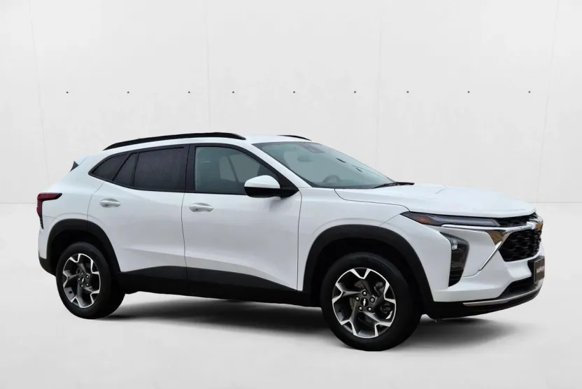 2024 Chevrolet Trax LT photo 1