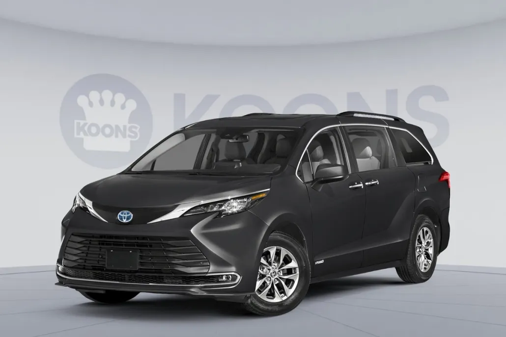 2025 Toyota Sienna XLE photo 1