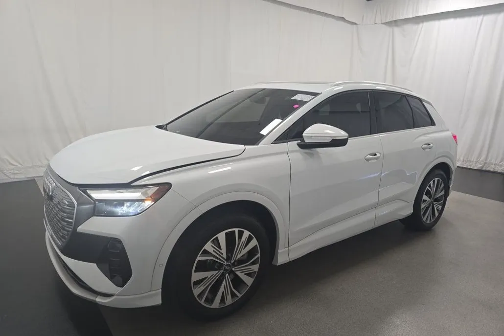 2023 Audi Q4 40 E-tron Premium Plus photo 1