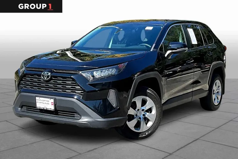 2022 Toyota RAV4 LE photo 1