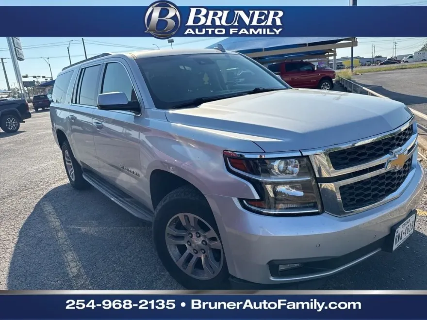2018 Chevrolet Suburban LT photo 1