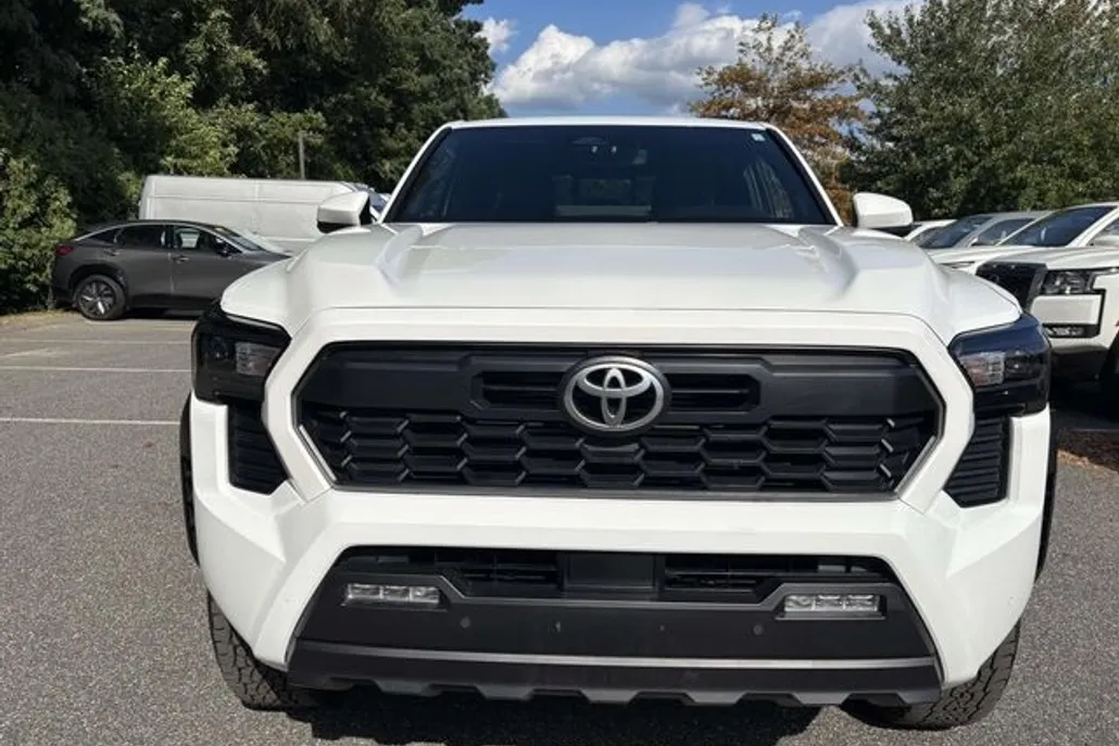 2024 Toyota Tacoma TRD Off-Road photo 1