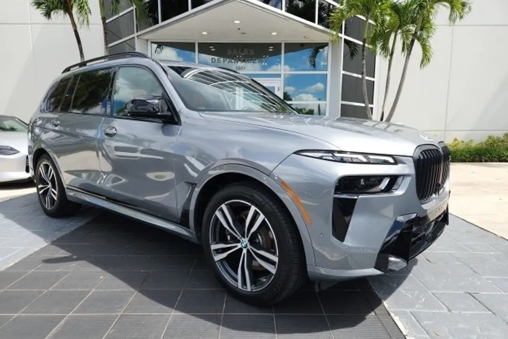 2023 Bmw X7 M60i photo 1