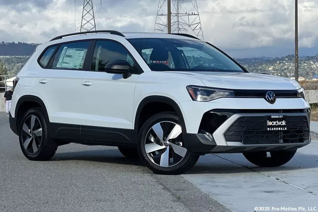 2025 Volkswagen Taos S photo 1