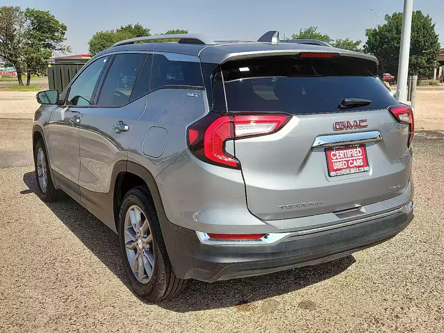 2024 Gmc Terrain SLT photo 2