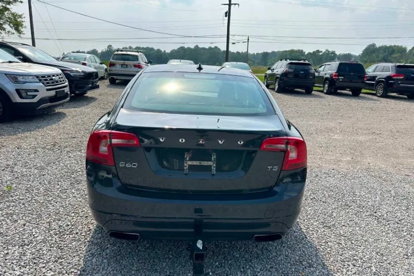 2015 Volvo S60 T5 Drive-E Premier photo 1