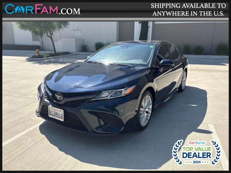 2020 Toyota Camry SE photo 1