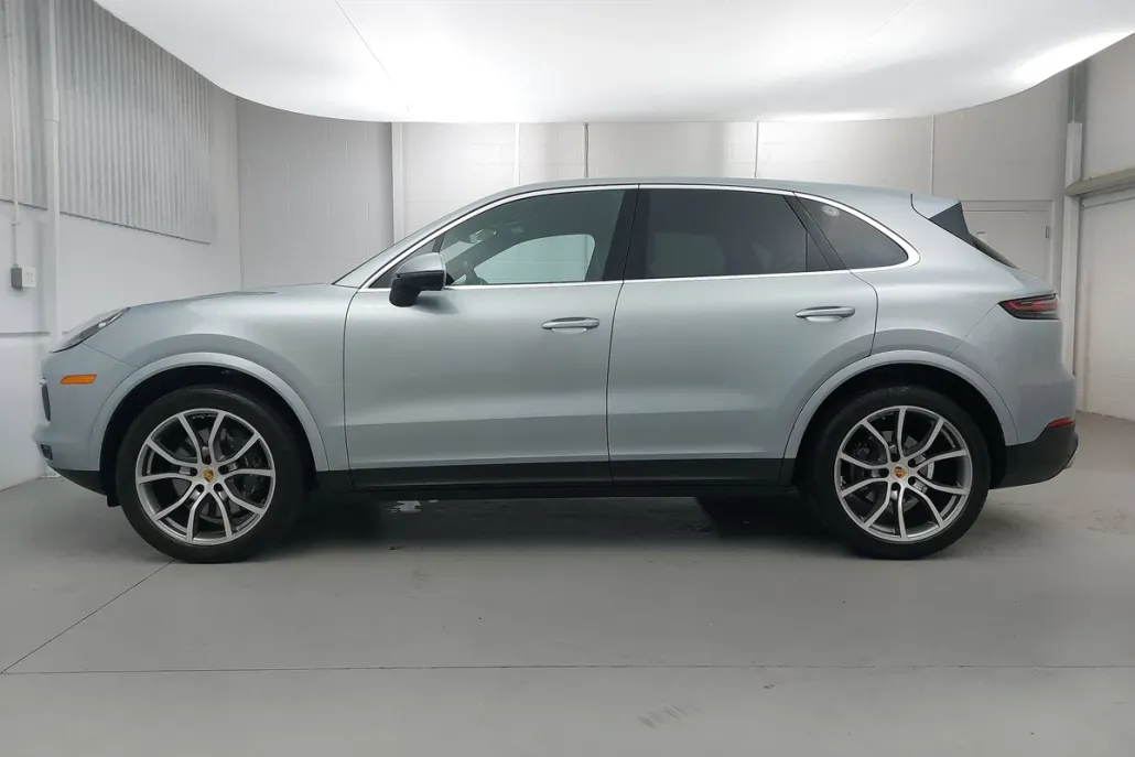 2022 Porsche Cayenne Base photo 1
