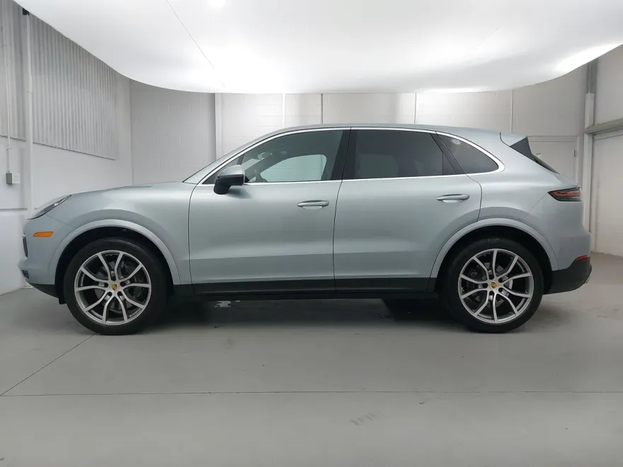 2022 Porsche Cayenne Base photo 1