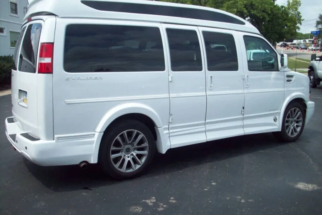 2020 Chevrolet Express 2500 Cargo Van photo 1
