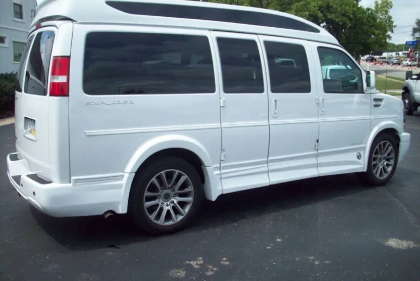 2020 Chevrolet Express 2500 Cargo Van photo 1