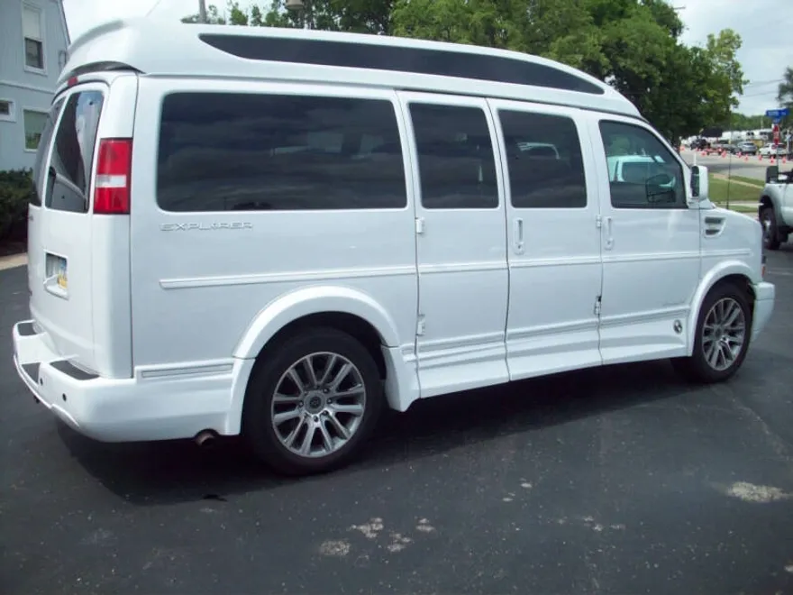 2020 Chevrolet Express 2500 Cargo Van photo 1