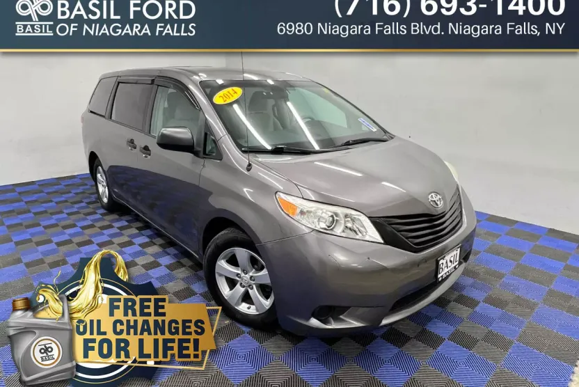 2014 Toyota Sienna L photo 1