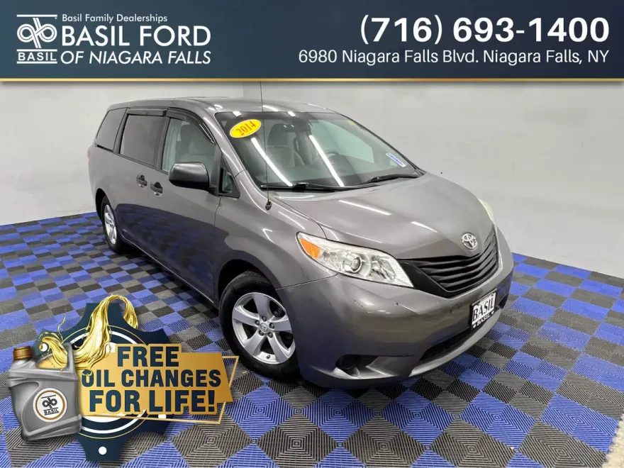 2014 Toyota Sienna L photo 1