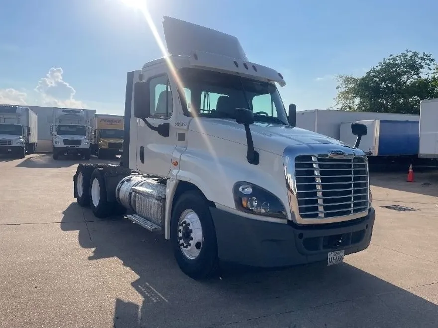 2019 Freightliner Cascadia 125" Sleeper Cab photo 1
