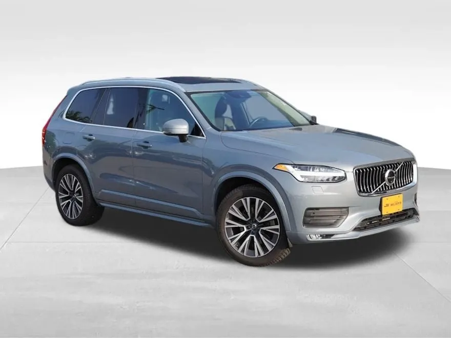 2022 Volvo XC90 T6 Momentum AWD photo 1