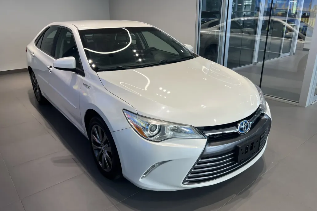 2015 Toyota Camry Hybrid XLE photo 1