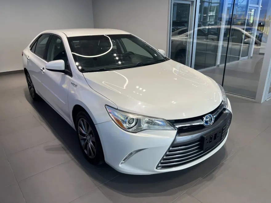 2015 Toyota Camry Hybrid XLE photo 1