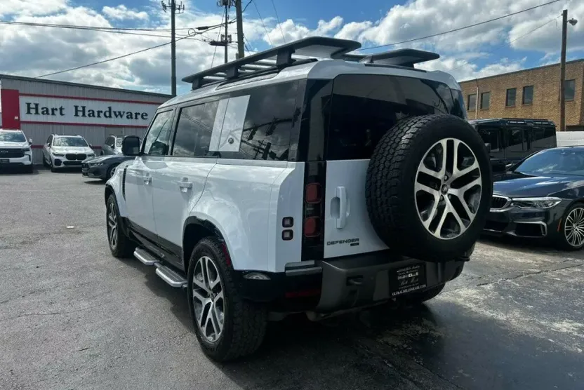 2023 Land Rover Defender 110 X-Dynamic SE photo 1
