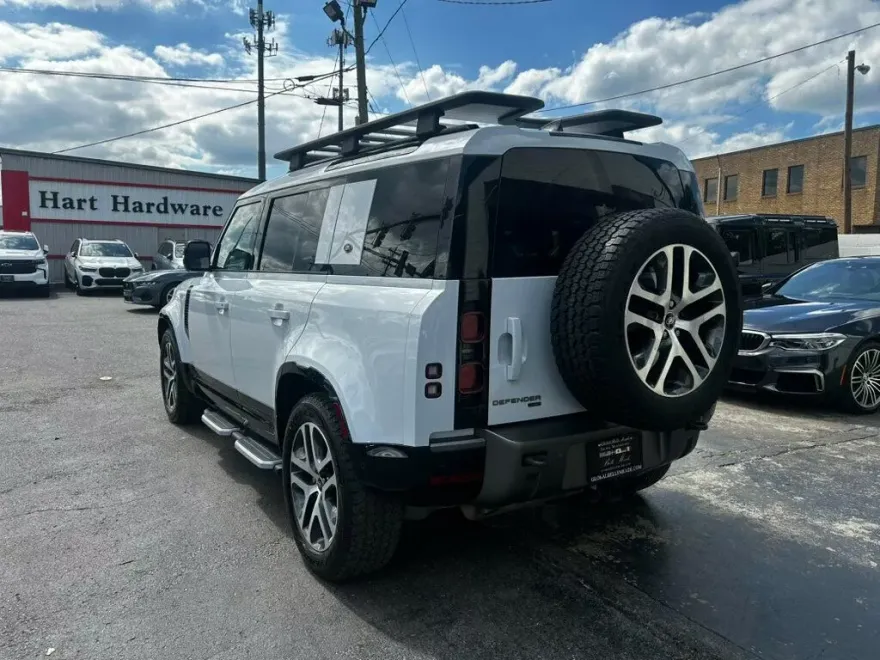 2023 Land Rover Defender 110 X-Dynamic SE photo 1