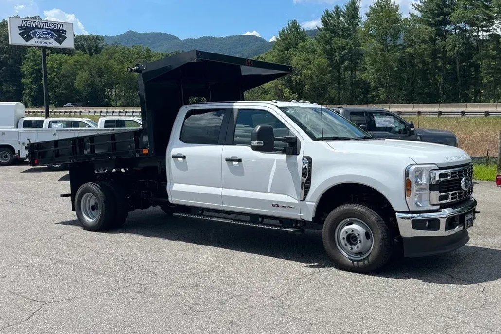 2025 Ford F-350 XL photo 1