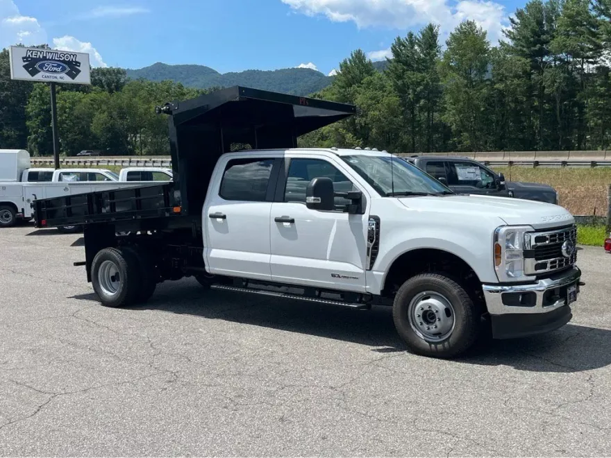 2025 Ford F-350 XL photo 1