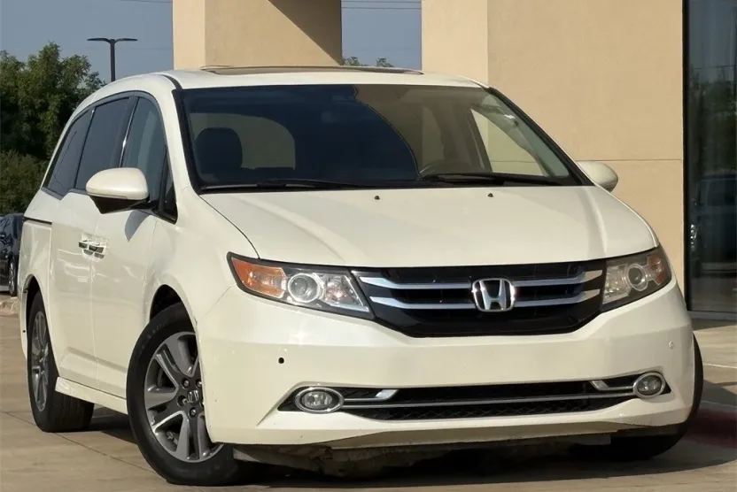 2016 Honda Odyssey Touring Elite photo 1
