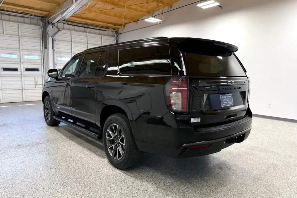 2021 Chevrolet Suburban Z71 photo 1