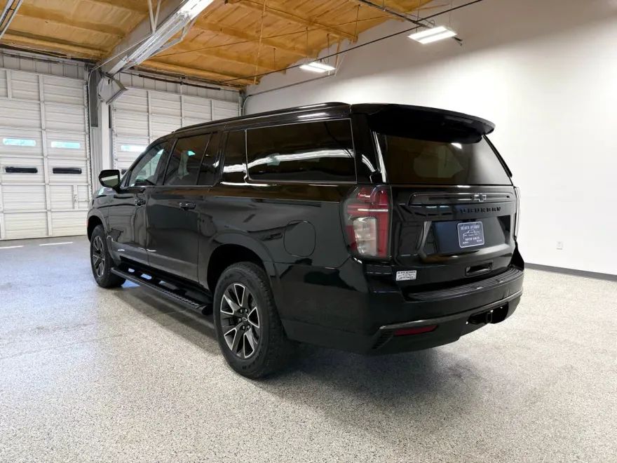 2021 Chevrolet Suburban Z71 photo 1