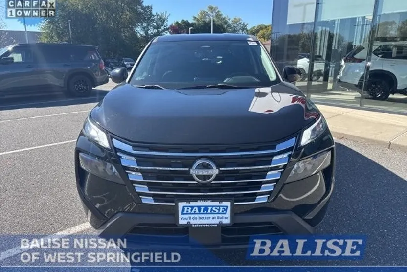 2024 Nissan Rogue SV photo 1