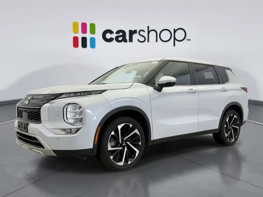 2023 Mitsubishi Outlander SE photo 1