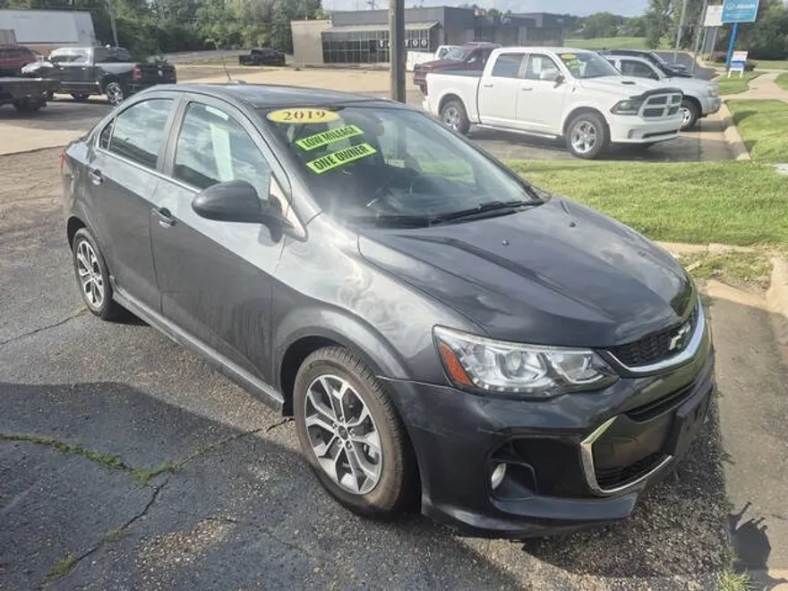 2019 Chevrolet Sonic LT photo 1