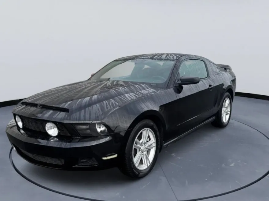 2011 Ford Mustang V6 photo 1