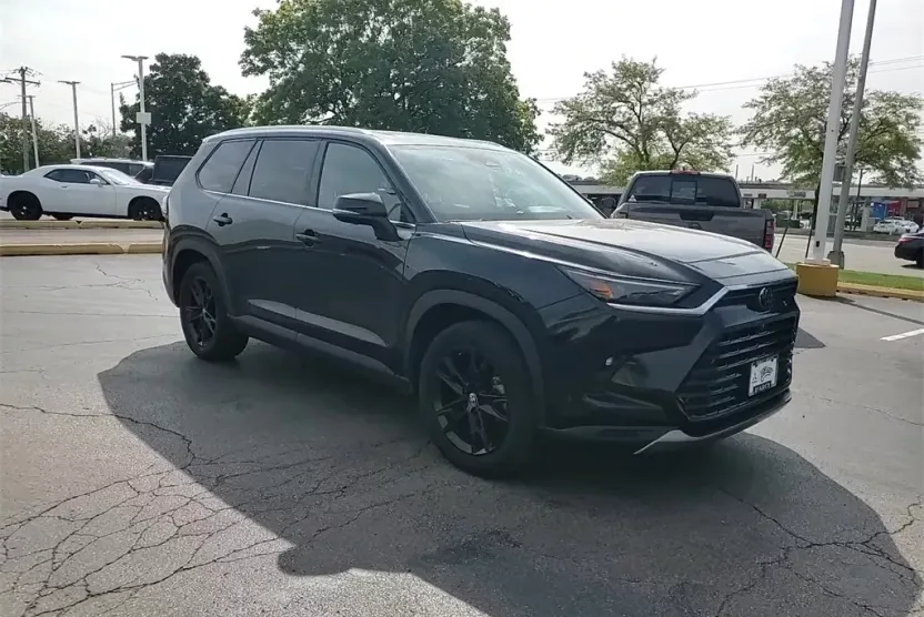 2024 Toyota Grand Highlander Platinum photo 1