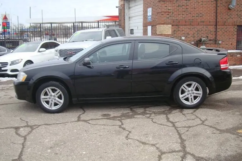 2010 Dodge Avenger R/T photo 1
