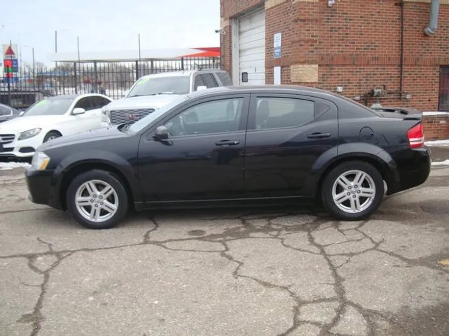 2010 Dodge Avenger R/T photo 1