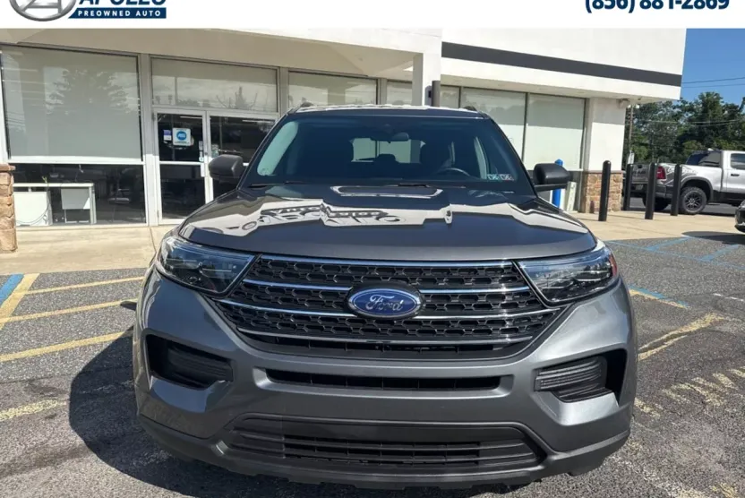 2023 Ford Explorer XLT photo 1