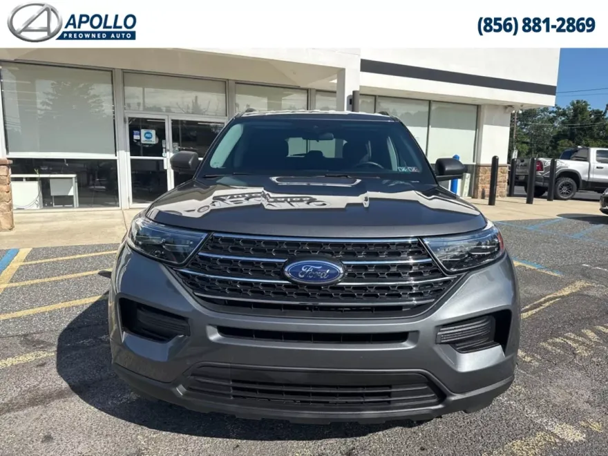 2023 Ford Explorer XLT photo 1