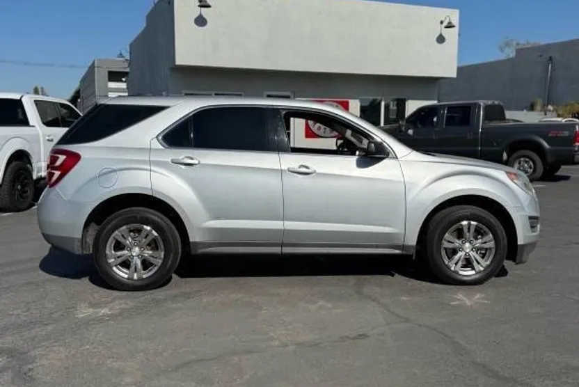 2016 Chevrolet Equinox LS photo 1