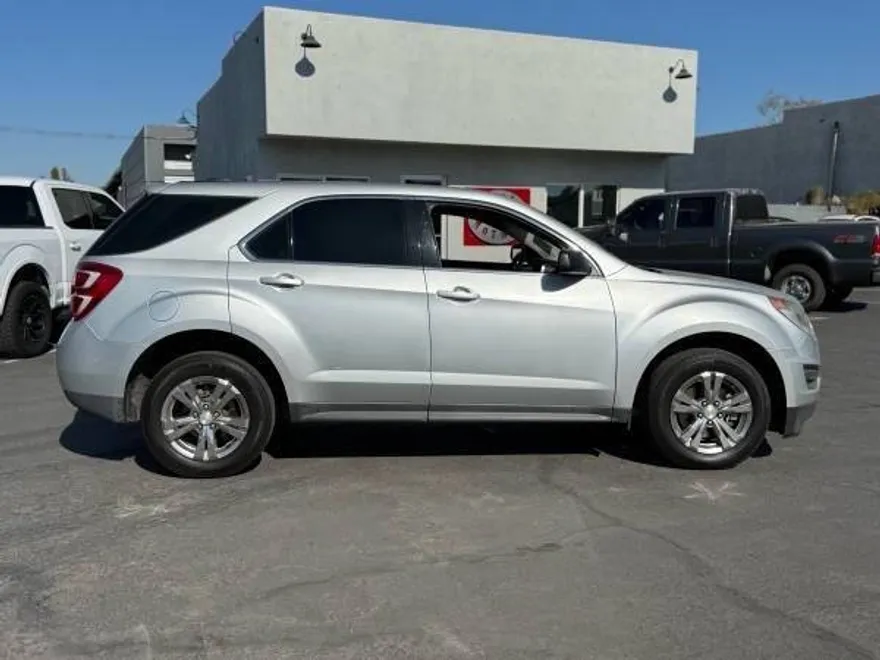 2016 Chevrolet Equinox LS photo 1