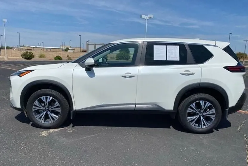2023 Nissan Rogue SV photo 1