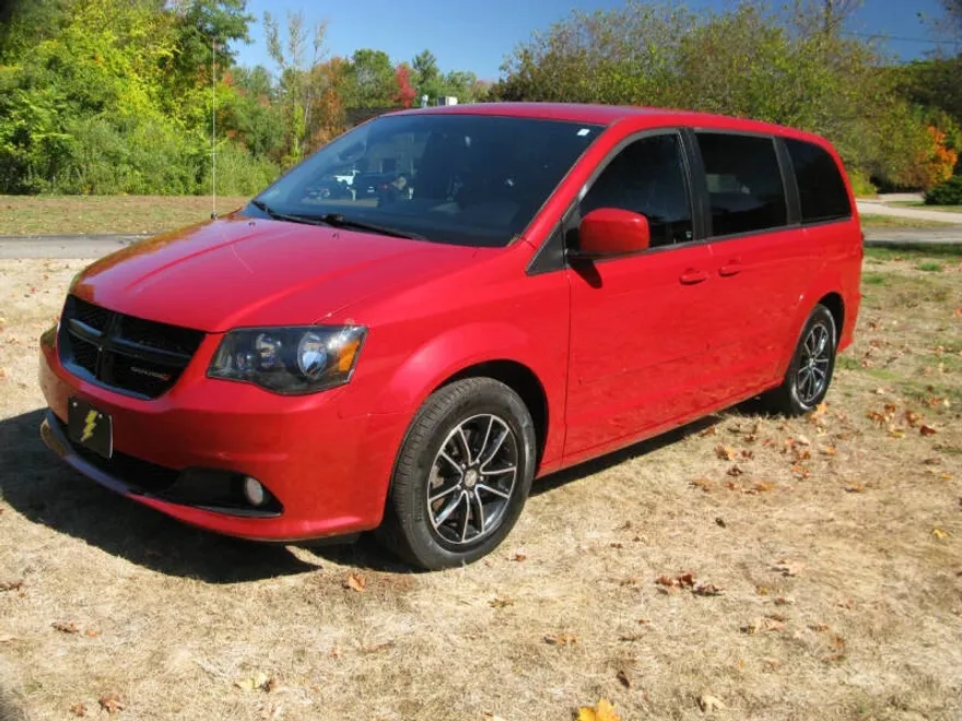 2015 Dodge Grand Caravan SXT Plus photo 1