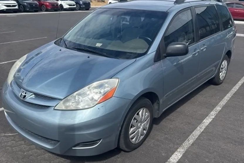 2009 Toyota Sienna CE photo 1