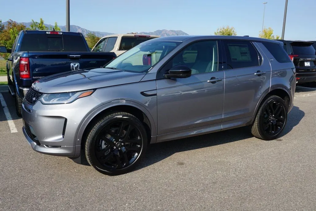 2025 Land Rover Discovery Sport SE photo 1