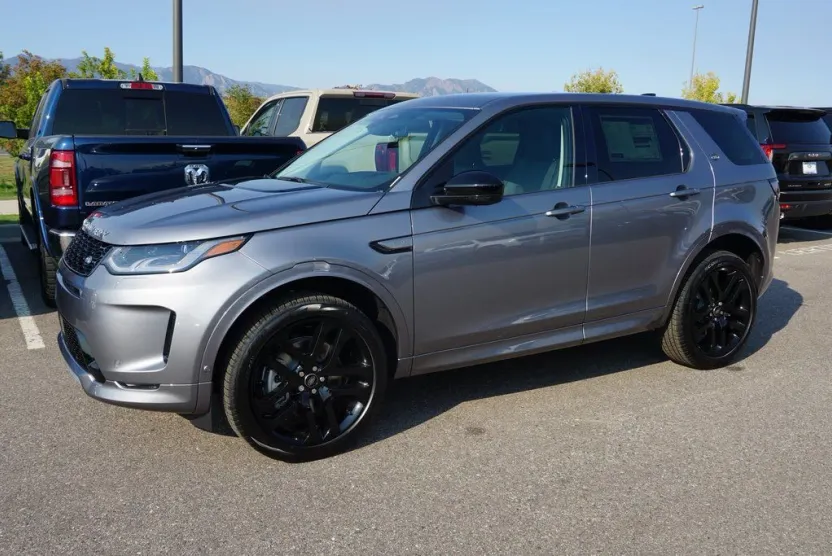 2025 Land Rover Discovery Sport SE photo 1