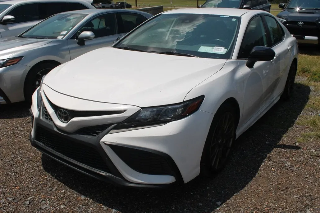 2023 Toyota Camry SE photo 1