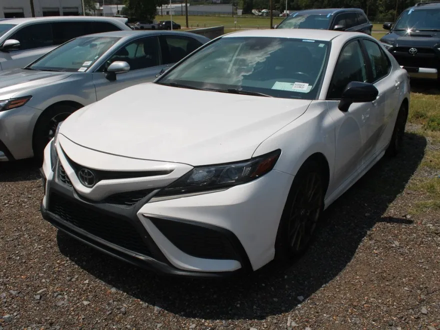 2023 Toyota Camry SE photo 1