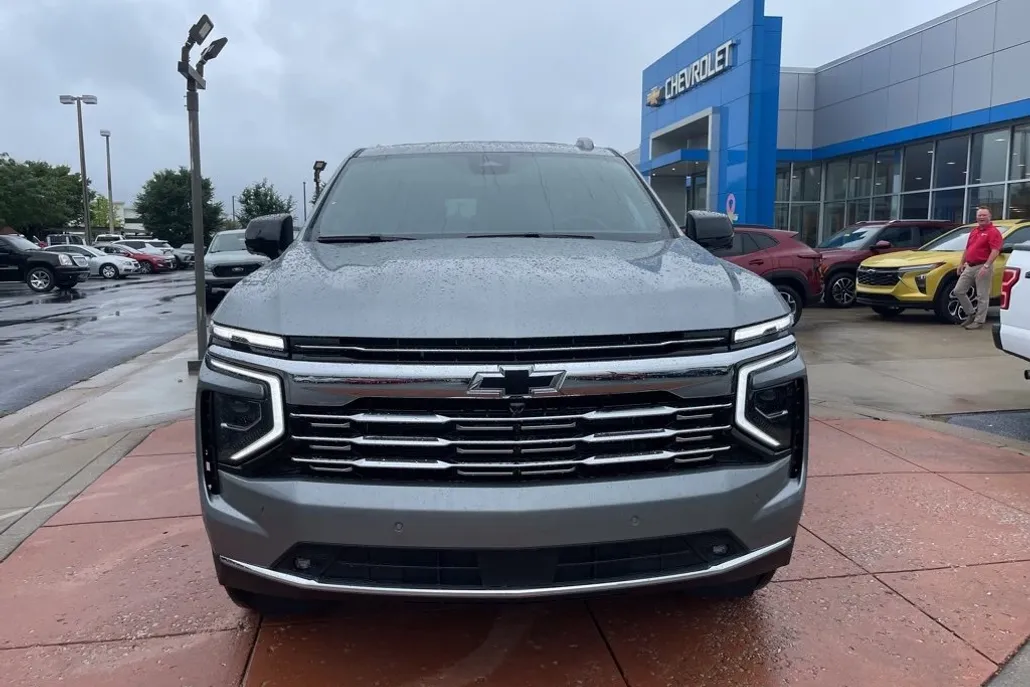 2025 Chevrolet Suburban Premier photo 1